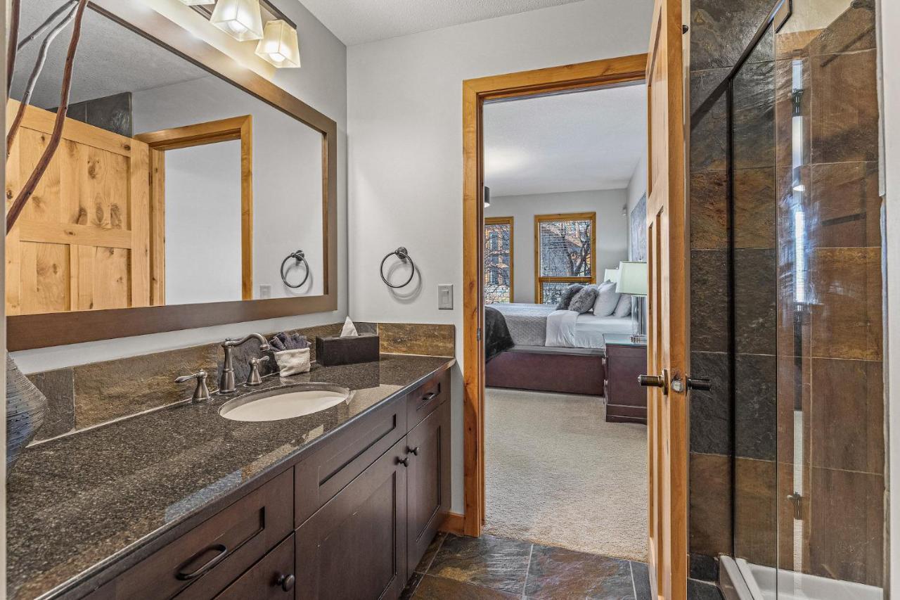 3 Bedroom Condo By Canadian Rockies Vacation Rentals Канмор Екстериор снимка