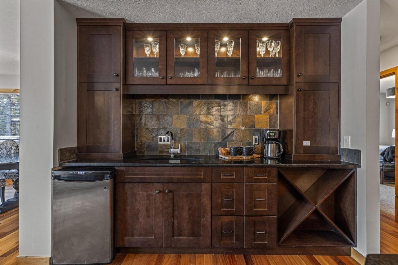 3 Bedroom Condo By Canadian Rockies Vacation Rentals Канмор Екстериор снимка